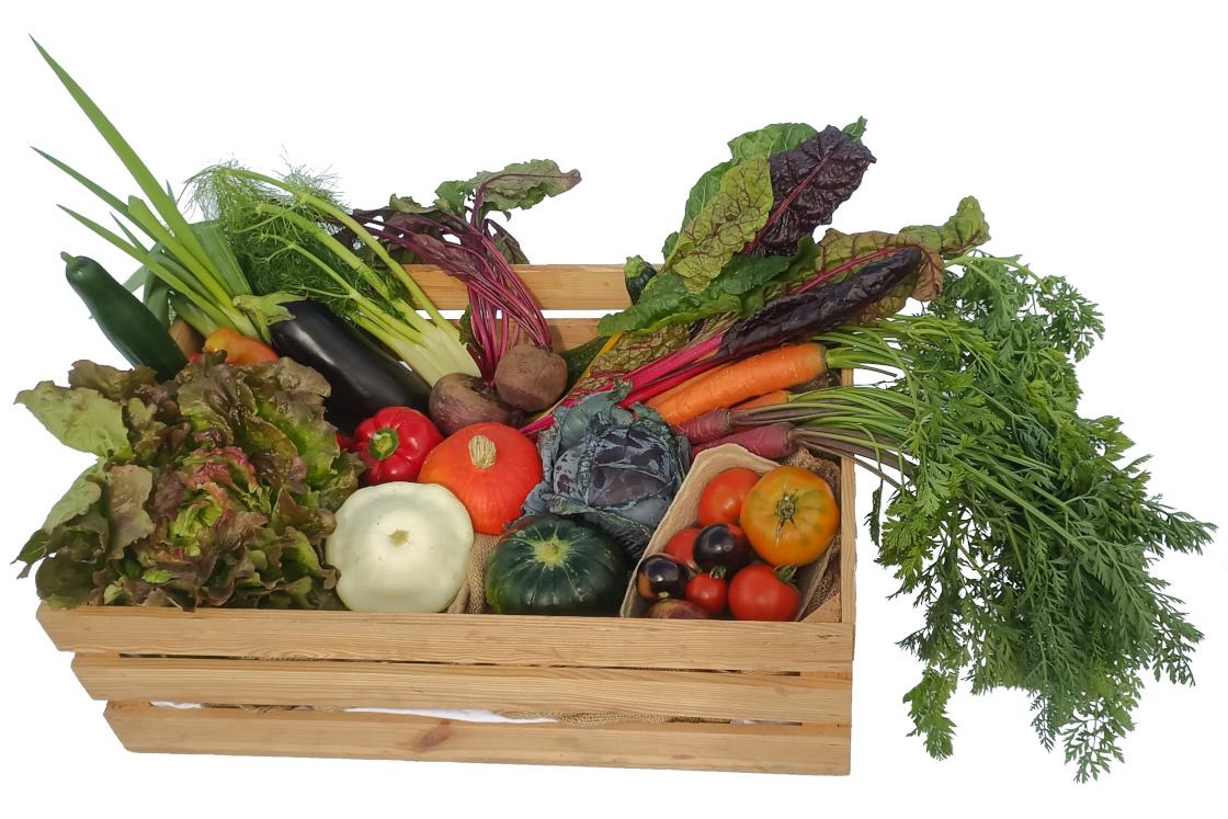 Holzkiste mit Gemüse